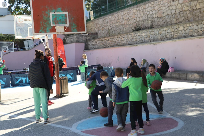 Amasya’da ilkokul öğrencilerine 15 ayrı spor branşı tanıtıldı