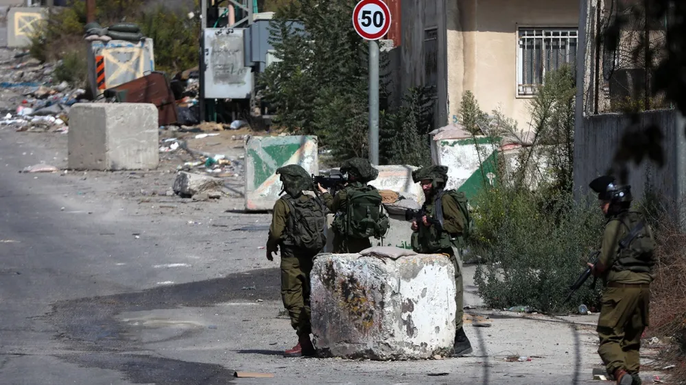 İsrail askerleri Batı Şeria