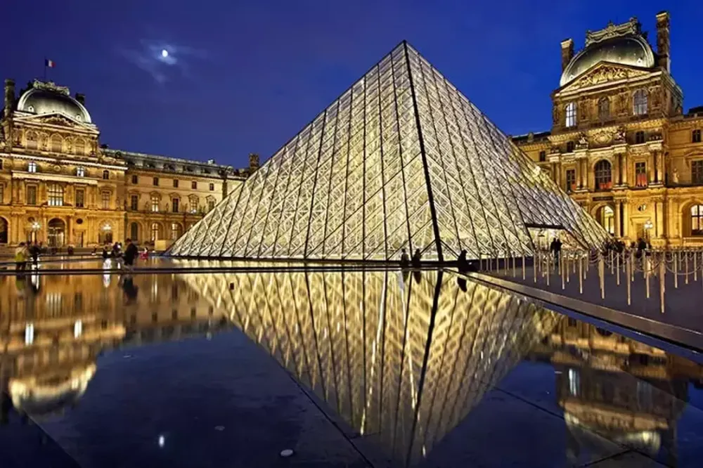Louvre Müzesi bomba ihbarı! Paris Louvre Müzesi neden tahliye edildi?