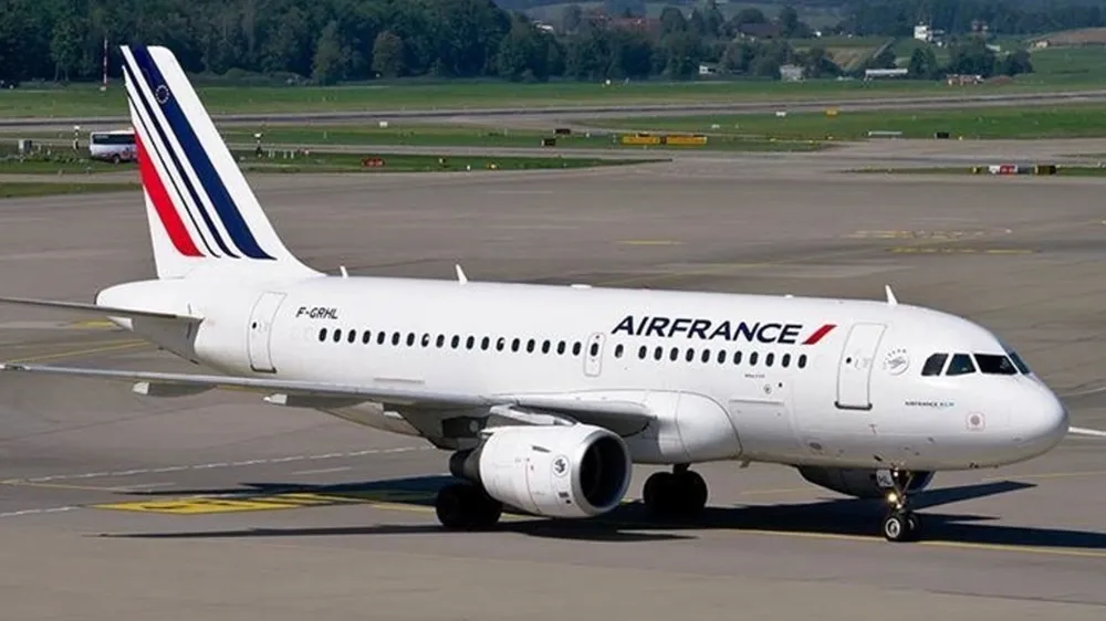 Fransa yine alarmda: 4 havalimanı bomba ihbarı nedeniyle boşatıldı