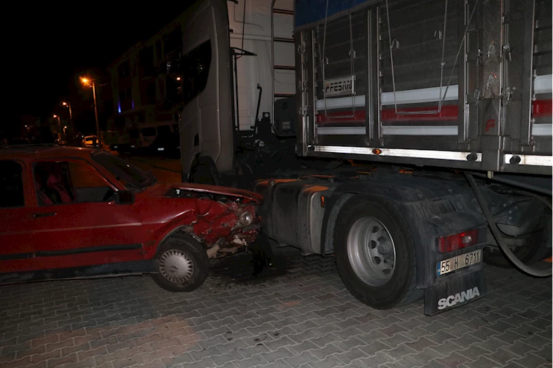 Samsun’da iki otomobil çarpıştı, 3 kişi yaralandı 