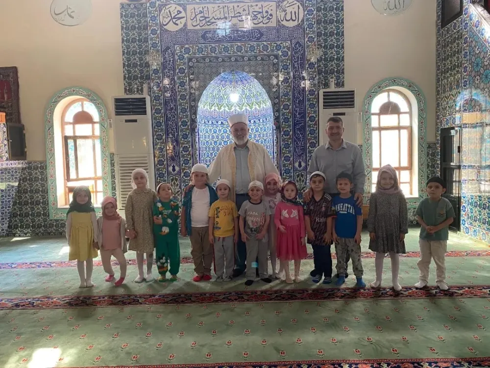 Miniklerden Anlamlı Ziyaret: Camiler ve Din Görevlileri Haftası Kutlandı