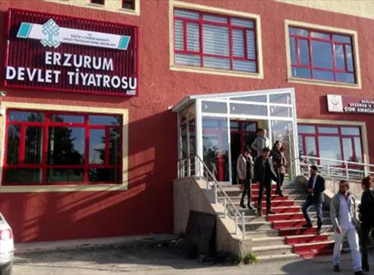 Erzurum Devlet Tiyatrosu Yeni Salonunu 