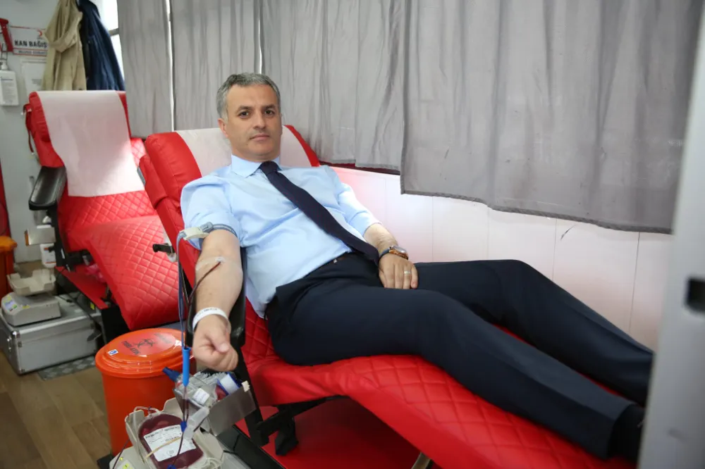 Yomra Belediye Başkanı Mustafa Bıyık, Kan Bağışında Bulundu