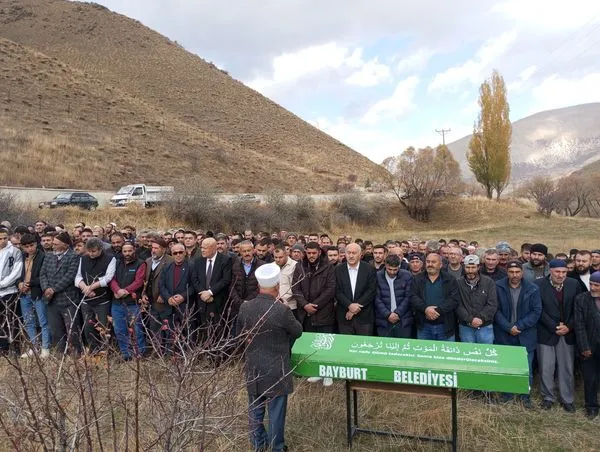 Bayburt Belediye Başkanı ve Siyasi Temsilciler, Nihat Temuçin İçin Cenaze Namazında Buluştu
