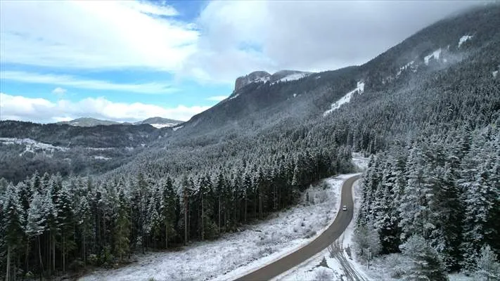 Kastamonu ormanlarında sonbahar ve kış güzelliği bir arada yaşanıyor