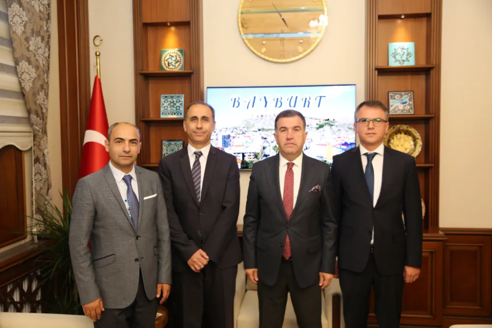 Ziraat Bankası Bölge Yöneticisi Mehmet Ali Sarı önderliğindeki bir heyet, Bayburt Valisi Mustafa Eldivan