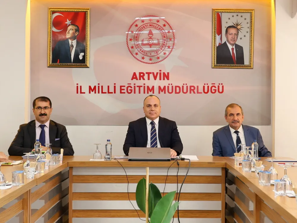 Artvin Valisi Cengiz Ünsal, Eğitime Destek Platformu Toplantısına Katıldı