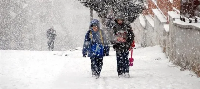 Eğitime kar ve fırtına engeli! Valilikler peş peşe duyrudu! İşte 20 Kasım Pazartesi okulların tatil edildiği iller...