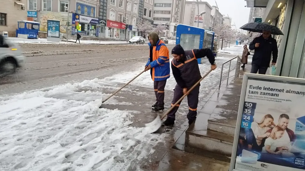 Erzurum Belediyesi Karla Mücadelede Gece Gündüz Çalışıyor
