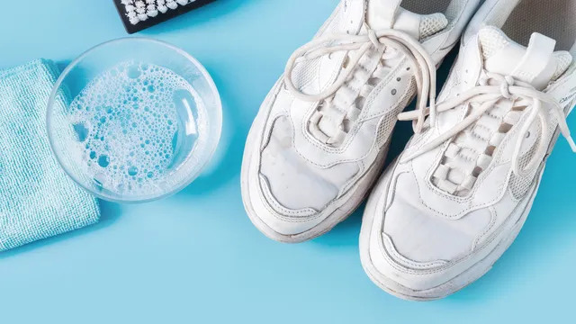 Beyaz ayakkabı nasıl temizlenir? Evde beyaz spor ayakkabı temizliği nasıl yapılır?