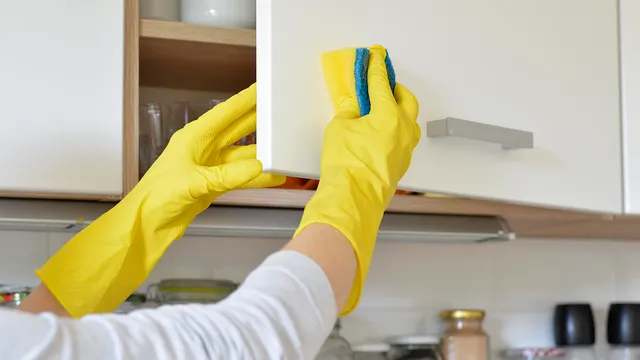 Mutfak dolapları nasıl temizlenir? Parlak mutfak dolapları için etkili temizleme yöntemleri