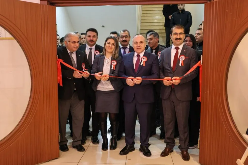 Artvin Valisi Cengiz Ünsal, Öğretmenler Günü Dolayısıyla Sergi Açılışında
