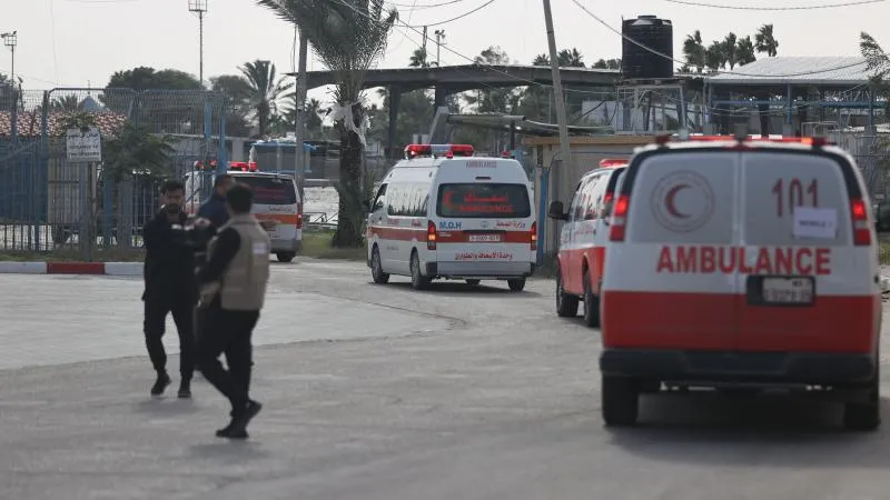 Filistin Kızılayına ait ambulanslar Gazze