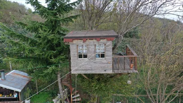 Ordulu ailenin 17 metrekarelik ağaç evi hafta sonları buluşma noktası oldu
