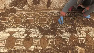  Kurtarma kazısında deniz canlıları figürlü mozaikler bulundu