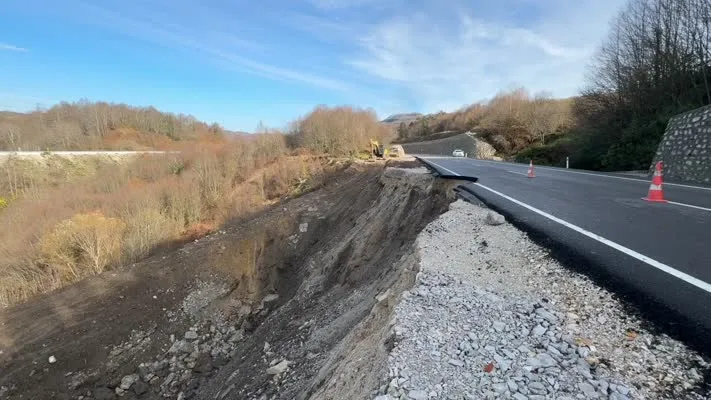 Bartın-Kastamonu kara yolunda heyelan