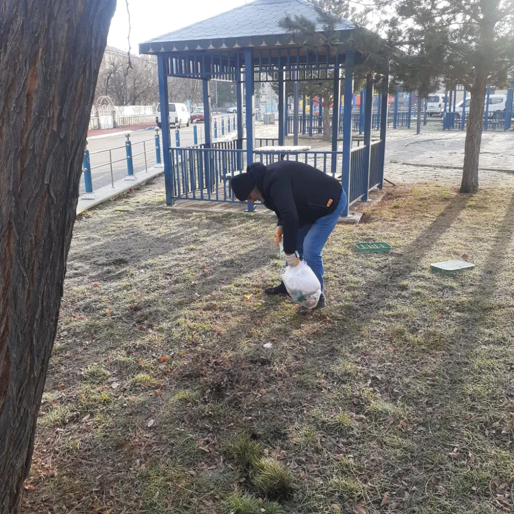 Aziziye Belediyesi Park ve Bahçeler Müdürlüğü Ekipleri Düzenli Temizlik Yapıyor