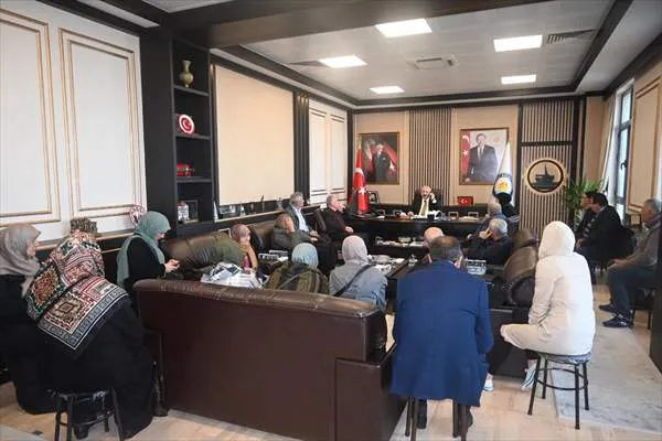 Araklı Belediye Başkanı Çebi, vatandaşları makamında kabul etti
