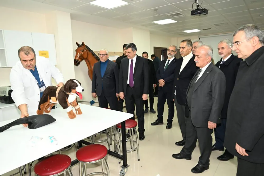 Erzurum Valisi Mustafa Çiftçi ve Atatürk Üniversitesi Rektörü Prof. Dr. Ömer Çomaklı, Biyoçeşitlilik Bilim Müzesi ve Atçılık Alanlarındaki Çalışmaları İnceledi