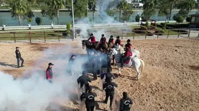 Atlı polisler toplumsal olaylara karşı tatbikat yaptı