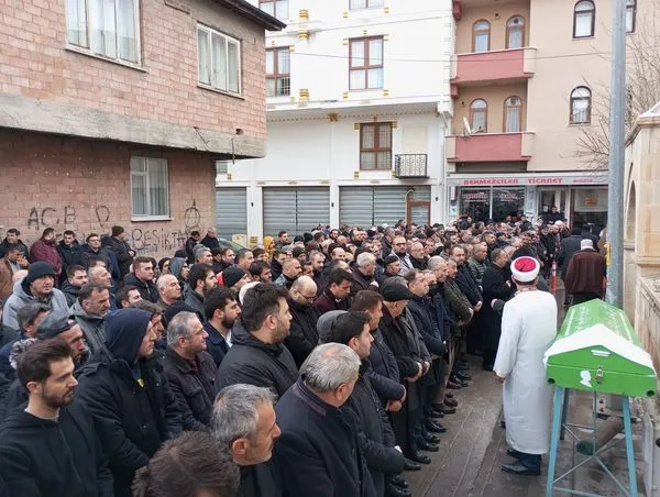 Bayburt Belediye Başkanı ve İl Protokolü, Fatma Özbek İçin Cenaze Namazında Buluştu