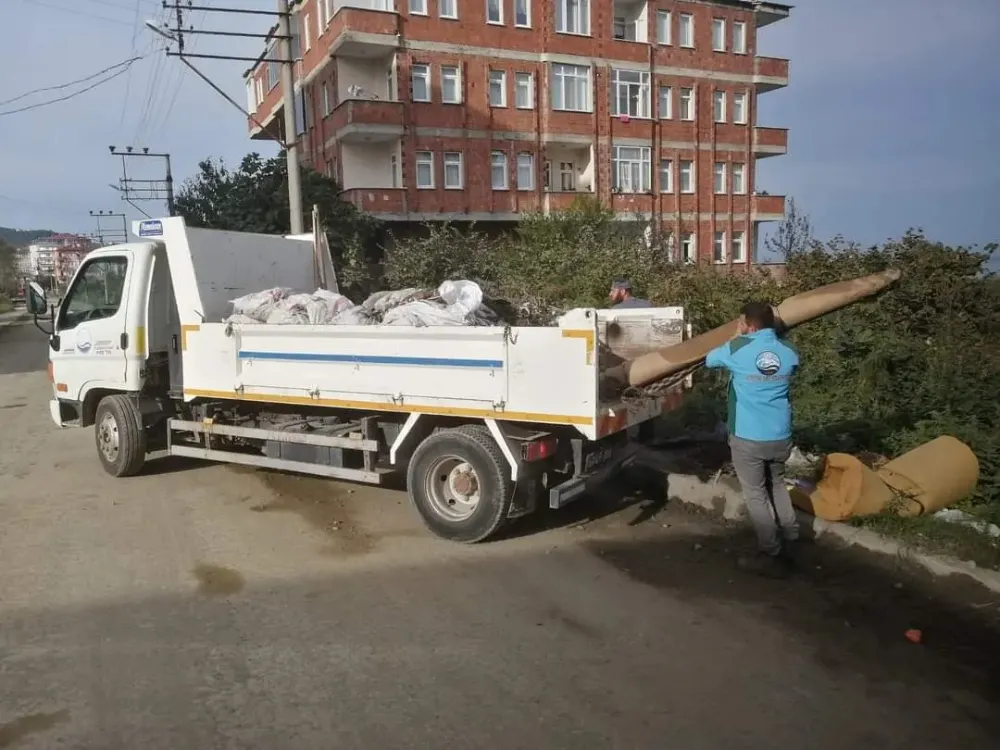 Arsin Belediyesi Temizlik İşleri Müdürlüğü, Şehri Daha Temiz Tutma Çabalarını Sürdürüyor