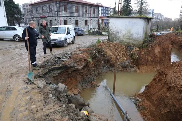 Arhavi Belediyesi, Musazade Mahallemizde DSİ’nin Kanal Çalışması Nedeniyle Meydana Gelen Arızaya İvedilikle Müdahale Etti