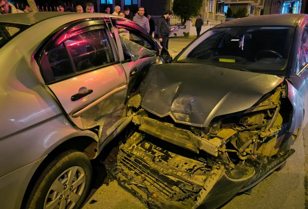 Samsun’da 2 ayrı noktada yaşanan trafik kazalarında 3 kişi yaralandı