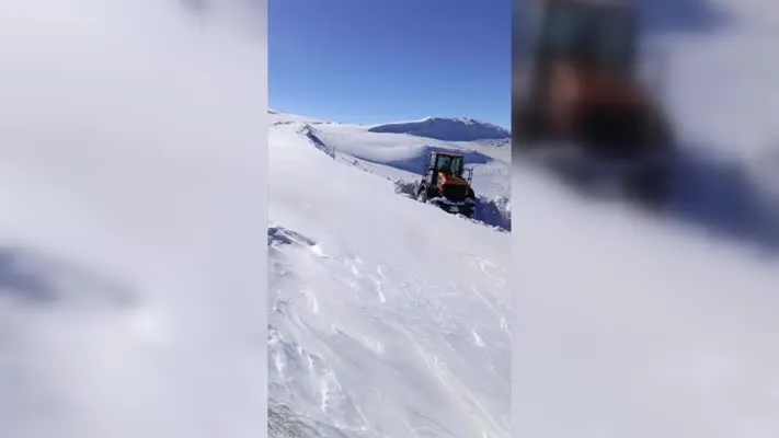Kardan kapanan Kağızman-Ağrı kara yolu ulaşıma açıldı