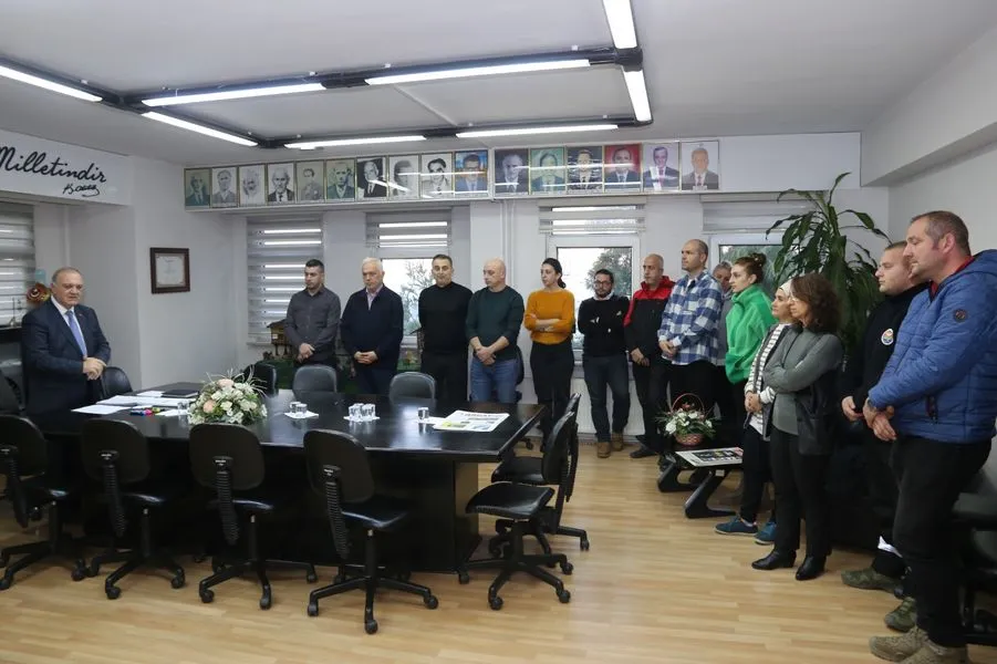 Arhavi Belediye Başkanı Vasfi Kurdoğlu, Çalışanlarıyla Yeni Yılı Kutladı
