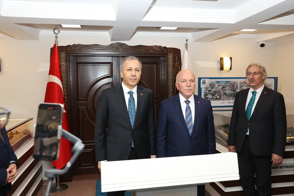 Erzurum Büyükşehir Belediye Başkanı Mehmet Sekmen, İçişleri Bakanı Ali Yerlikaya
