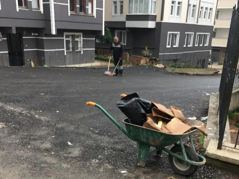 Arsin Belediyesi Temizlik İşleri Müdürlüğü, Kentin Temizliği İçin Çalışmalarını Sürdürüyor