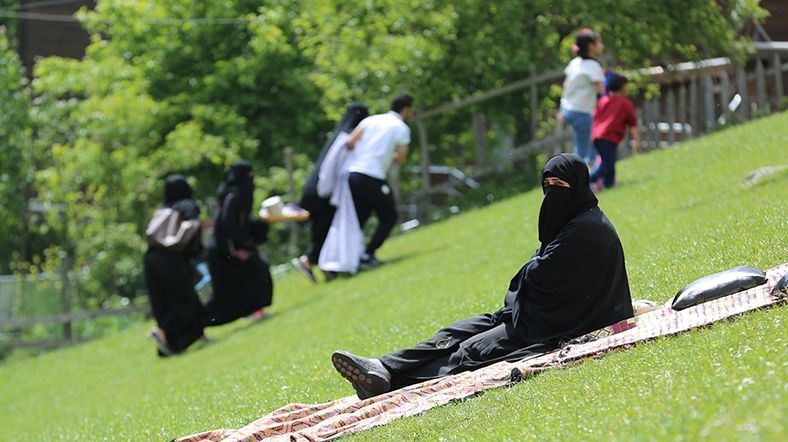  Bayraktar turistlerin şehrin ekonomisini olumsuz etkilediklerini belirtti