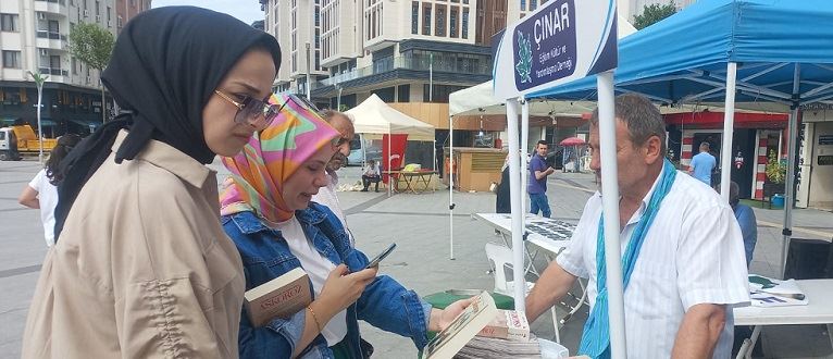 Rizeli Yazar Ömer Yazıcı İmza Gününde Okurlarıyla Buluştu