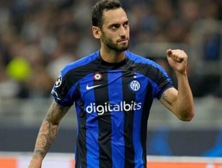 Milli futbolcu Çalhanoğlu, memleketinde at binip cirit oynadı