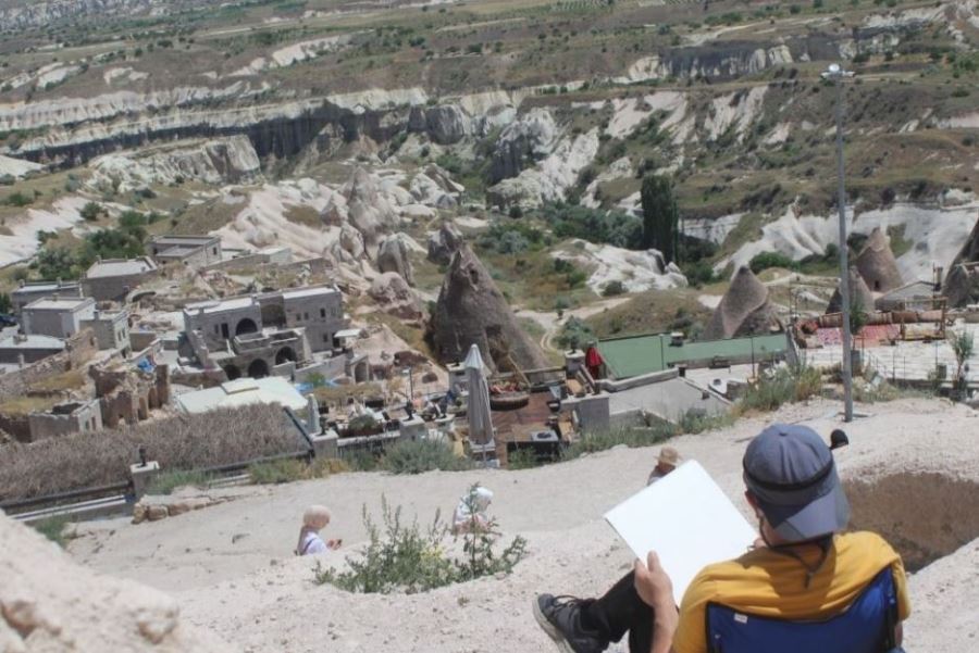 Ressamlar çizdikleri Kapadokya resimlerini Uçhisar kalesinde sergilediler