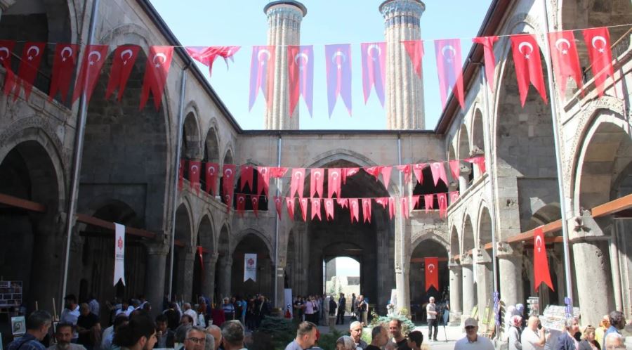 Erzurum Kültür ve Sanat Şenliği başladı. Erzurum Kongresinin 104. yılında şenlik kutlamaları