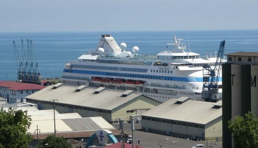 Trabzon Limanı, turizm sezonunda kruvaziyer gemisini ağırladı