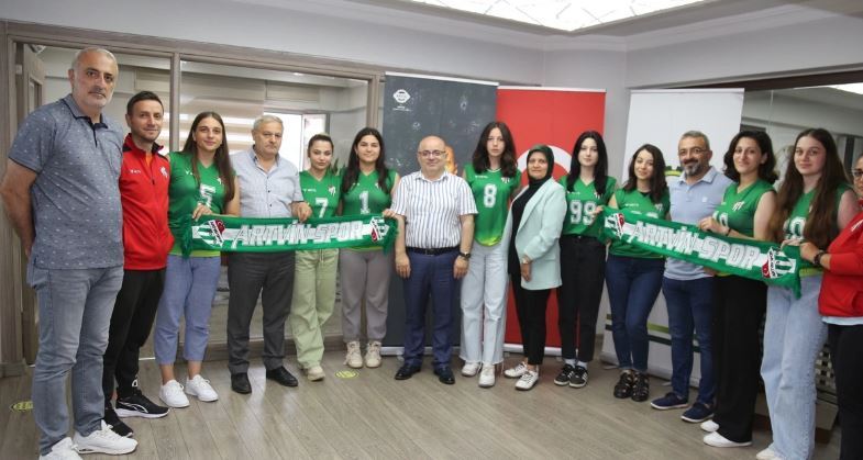 Türkiye Kadınlar İkinci Lig Voleybol Ligi takımlarından Artvinspor, 8 oyuncu ile sözleşme imzaladı