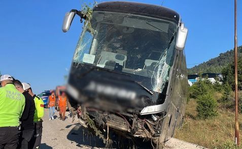 Yolcu otobüsü kaza yaptı! Çok sayıda yaralı...
