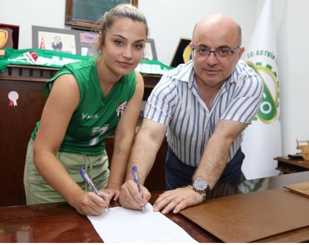 Artvinspor Kadın Voleybol Takımı 8 oyuncu ile sözleşme imzaladı