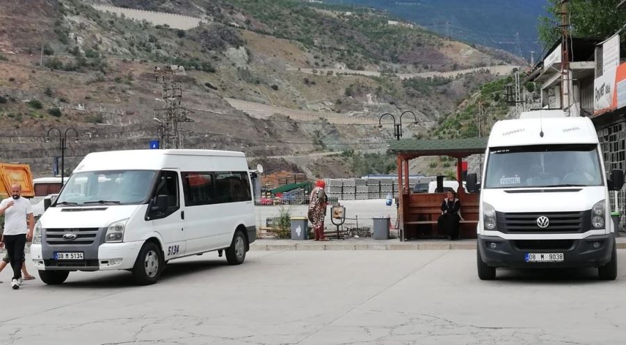 Artvin’de ilçeler arasında ulaşımı sağlayan dolmuş ücretlerine  zam geldi