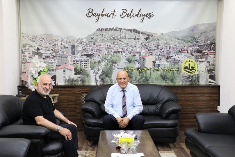 İstanbul Milletvekili Suat Pamukçu, Bayburt Belediye Başkanı Hükmü Pekmezci