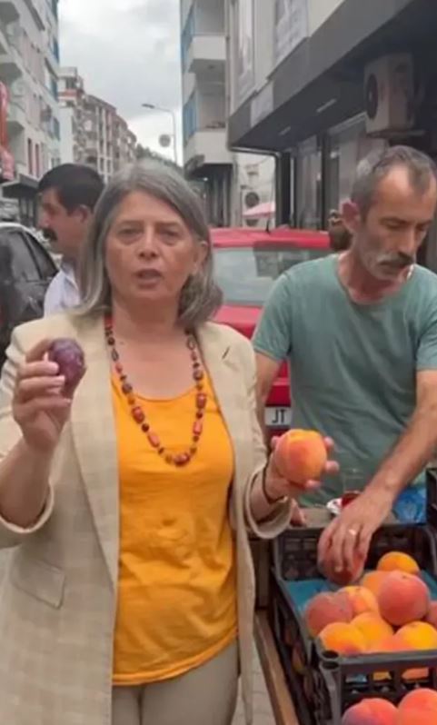  Sibel Suiçmez, Şalpazarı ilçesindeki bir sebze-meyve tezgahından pahalılığa dikkati çekti