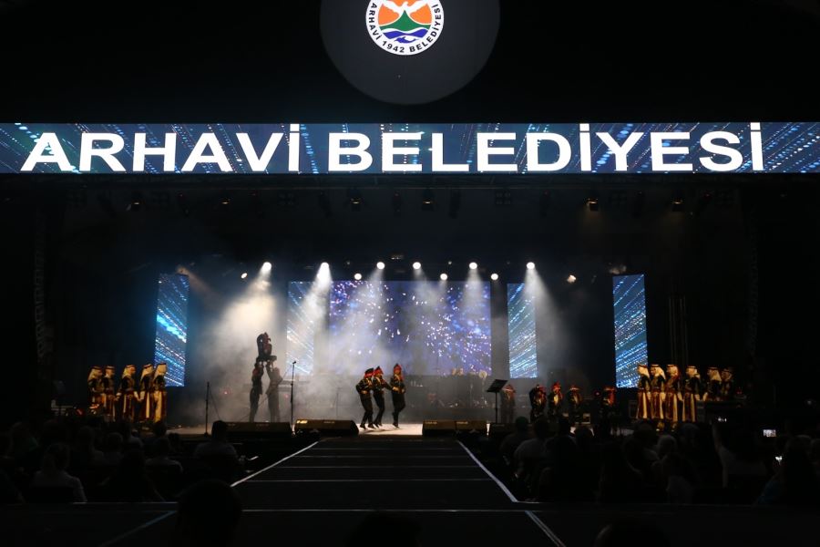 Arhavi Festivali 4. Gün Gece Programında Koray Avcı, Tuğçe Kandemir ve Grup Kopa Sahne Aldı...