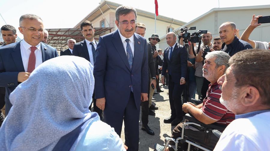 Cumhurbaşkanı Yardımcısı Cevdet Yılmaz Çadırda vatandaşımız kalmadı