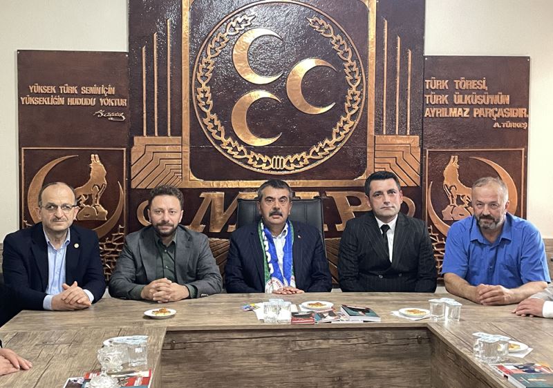 Milli Eğitim Bakanı Tekin, MHP Rize İl Başkanlığını ziyaret etti