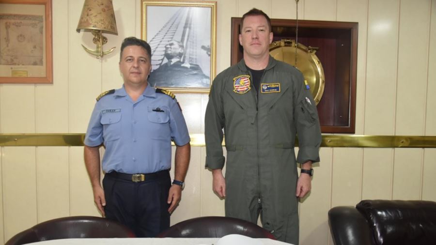 ABD Uçak Gemisi Görev Grubu Komutanı TCG GÖKÇEADA