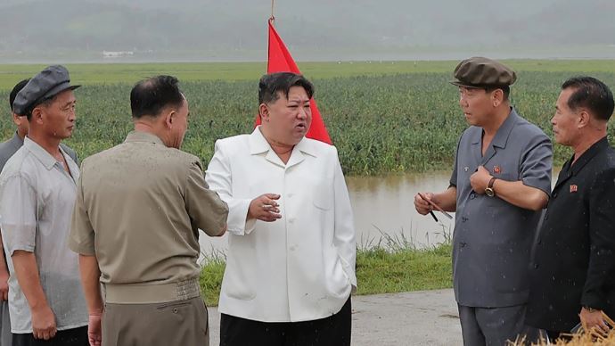 Kuzey Kore lideri  mühimmat fabrikalarını denetledi